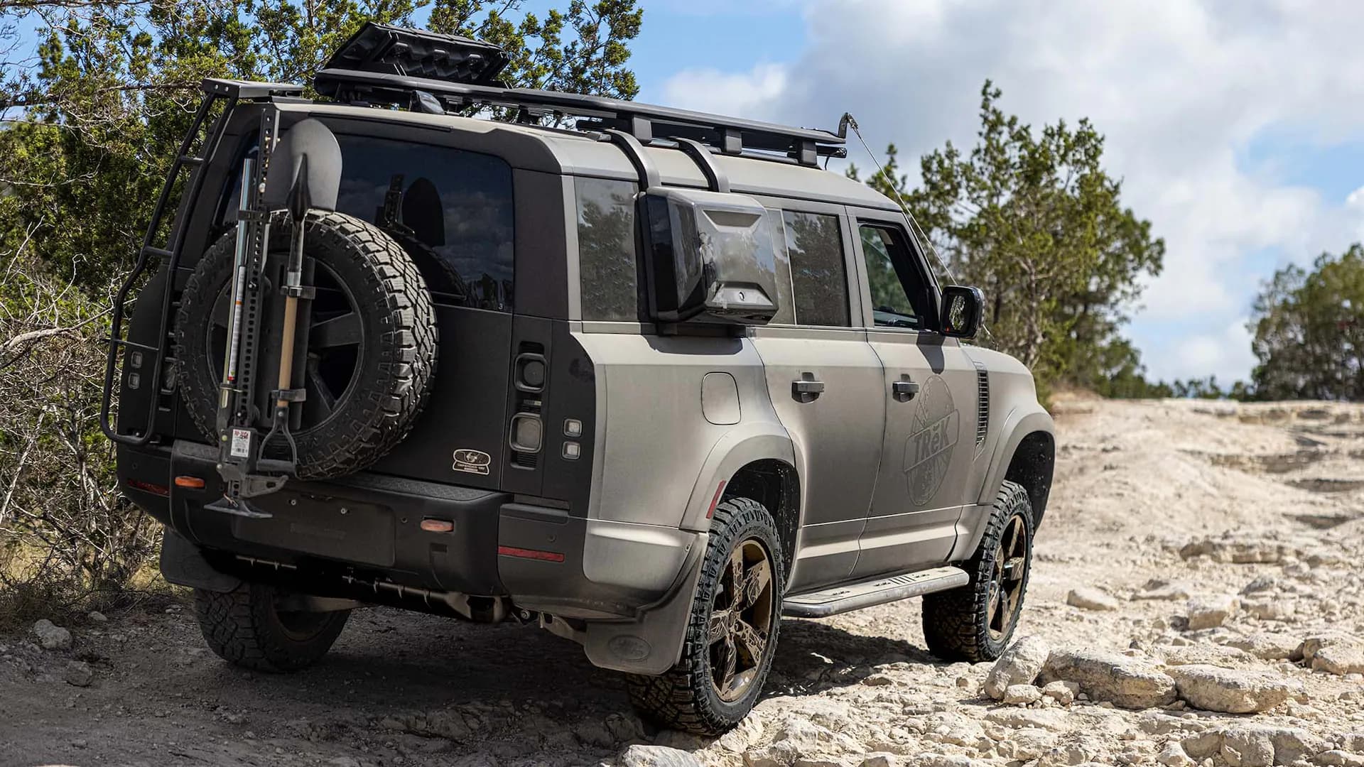 Abenteuer im Gelände: Offroad Zubehör und Seilwinden von Techtradesystem für extreme Herausforderungen
