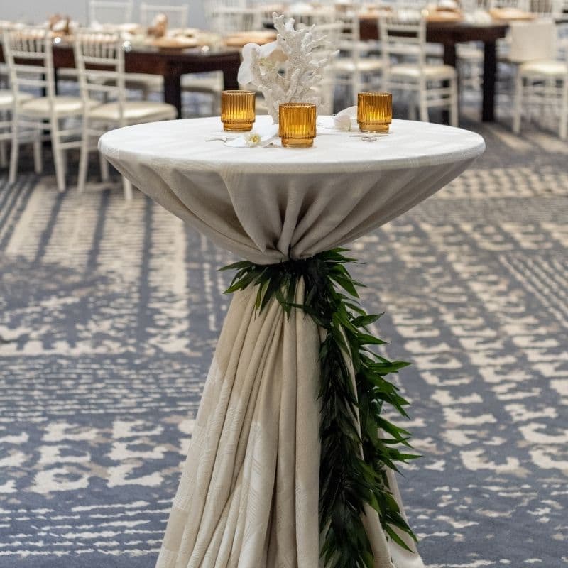 Eleganz und Funktionalität: Stehtische mieten für Ihr Event