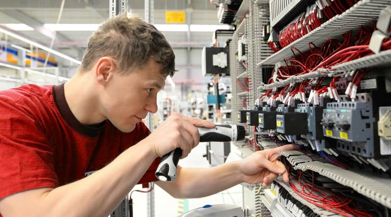 meister-job: Dein zuverlässiger Elektriker in der Nähe