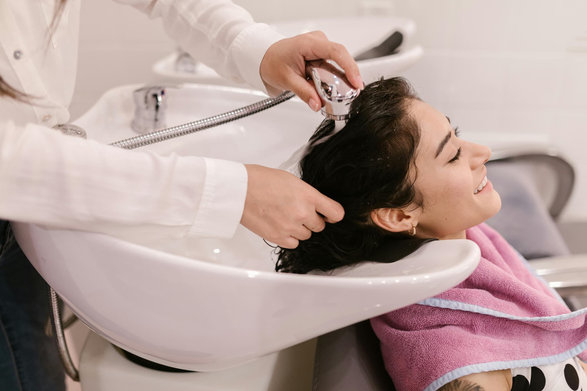 Warum eine Rückwärtswaschanlage Friseur den Salon-Alltag erleichtert
