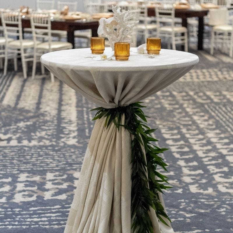 Eleganz und Funktionalität: Stehtische mieten für Ihr Event