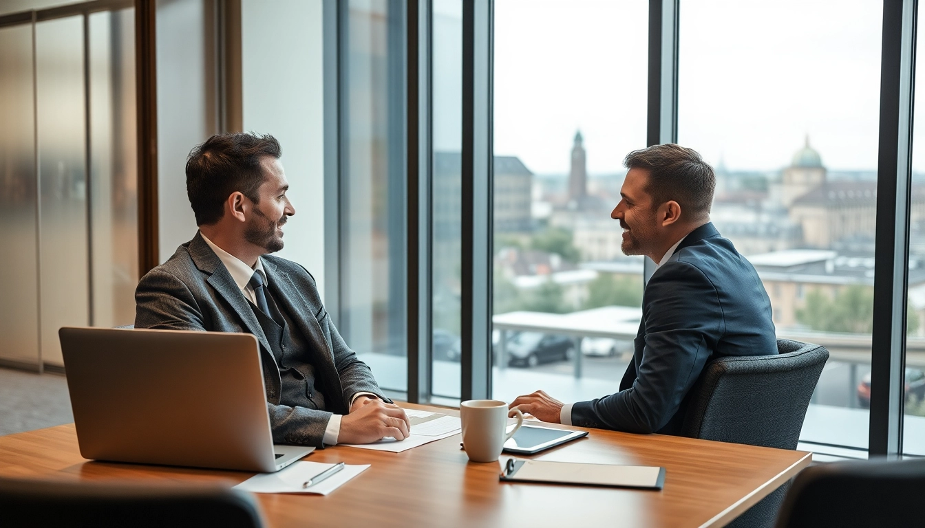 Headhunter Nürnberg zeigt einen professionellen Berater im Gespräch mit einem Bewerber in einem eleganten Büro.